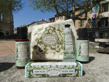 TROUSSE DE TOILETTE AU JASMIN : Laits corporels, Crèmes & Soins